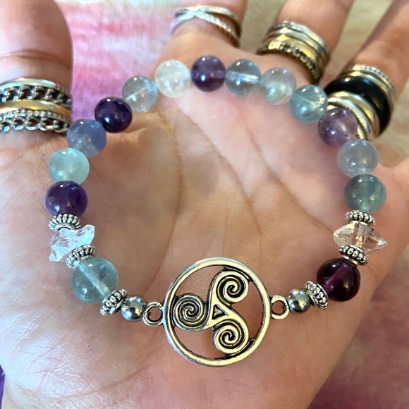 Celtic bead bracelet . Herkimer diamonds & fluorite celtic knot bracelet - Picture 2 of 14